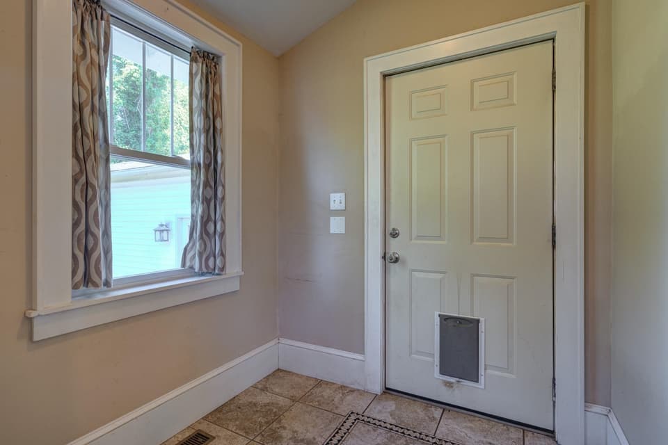 110 Lester Street, photo 23 of 40