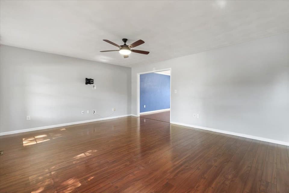 305 Sequoia Circle, photo 9 of 40