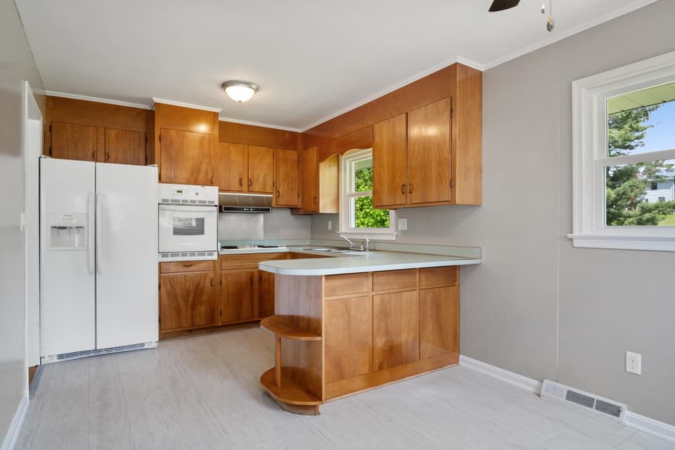 660 Colhoun Street, photo 9 of 35