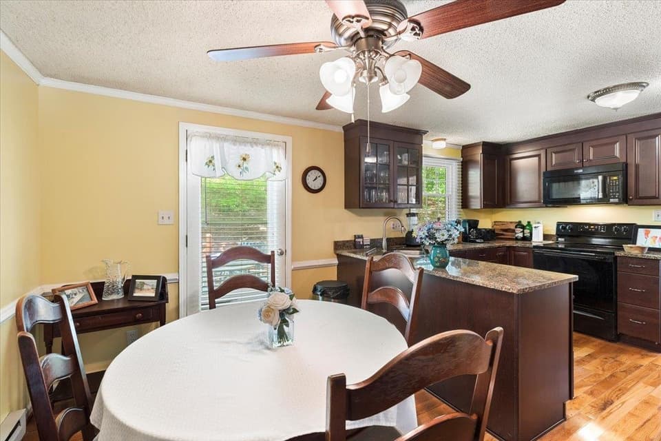 1290 Sherwood Drive, photo 8 of 40
