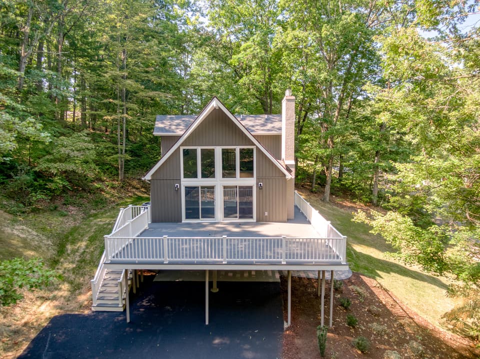 360 Tomahawk Drive, photo 4 of 32