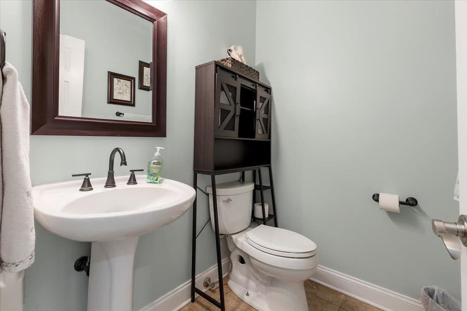 300 Roudabush Drive NW, photo 9 of 40