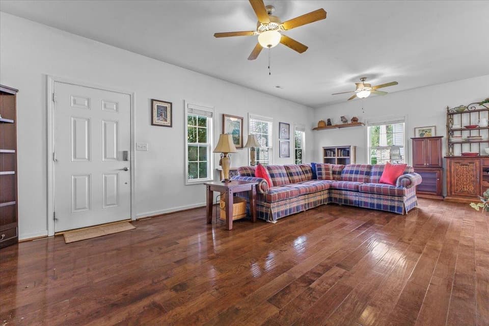 110 Roudabush Drive, photo 7 of 34