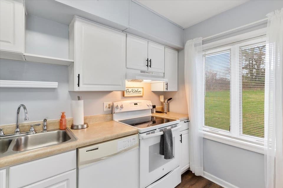 229 Lester Place, photo 13 of 40