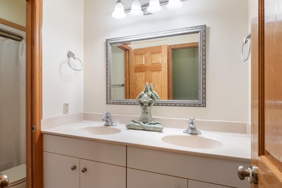 2360 Lake Vista Drive, photo 34 of 40