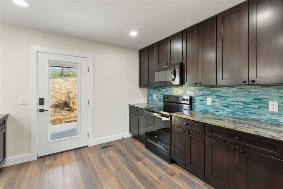 1045 Beaver Drive, photo 15 of 40