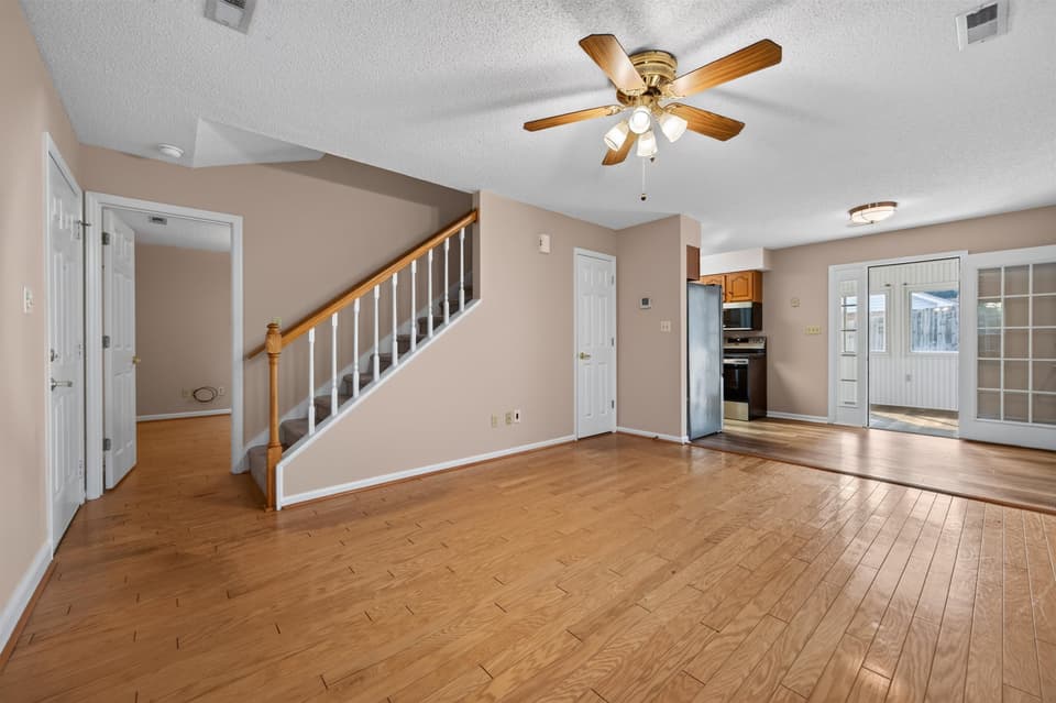 220 Darci Drive SE, photo 6 of 40