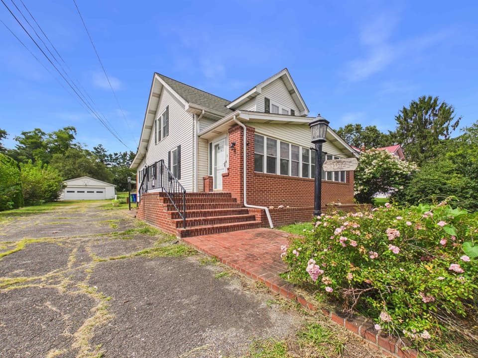 100 Alleghany Street SE, photo 2 of 40