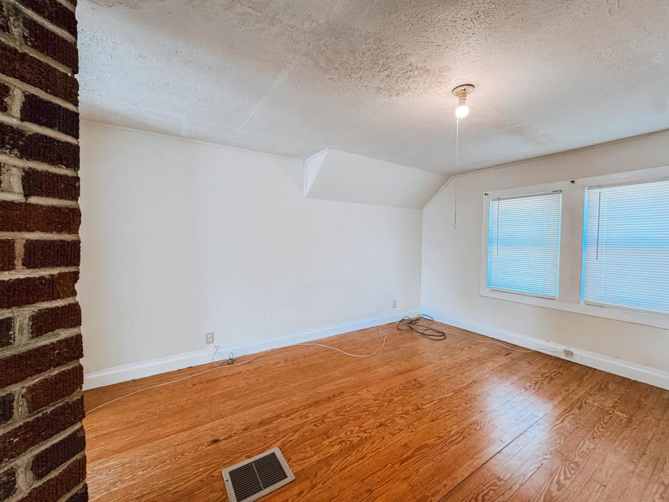 660 NE Liberty Street, photo 13 of 25