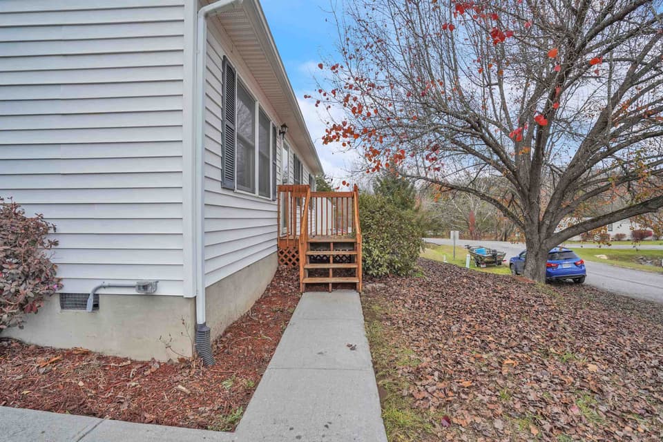 3375 Springview Drive, photo 4 of 25