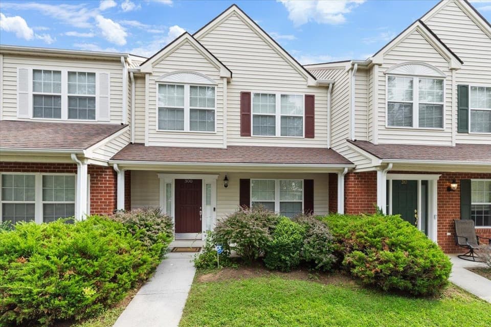 300 Willow Oak Drive, photo 29 of 40