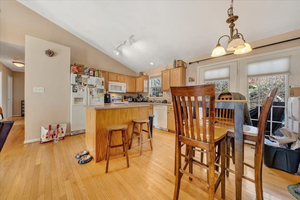 140 Wistaria Drive, photo 6 of 18