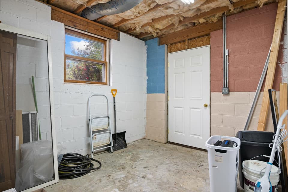 405 Overland Drive, photo 33 of 40