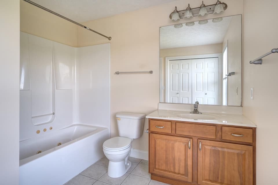1025 Oaktree Boulevard, photo 14 of 33