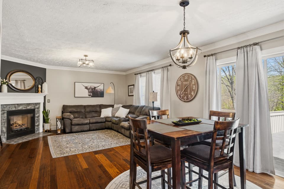 450 Tower Road, photo 12 of 40