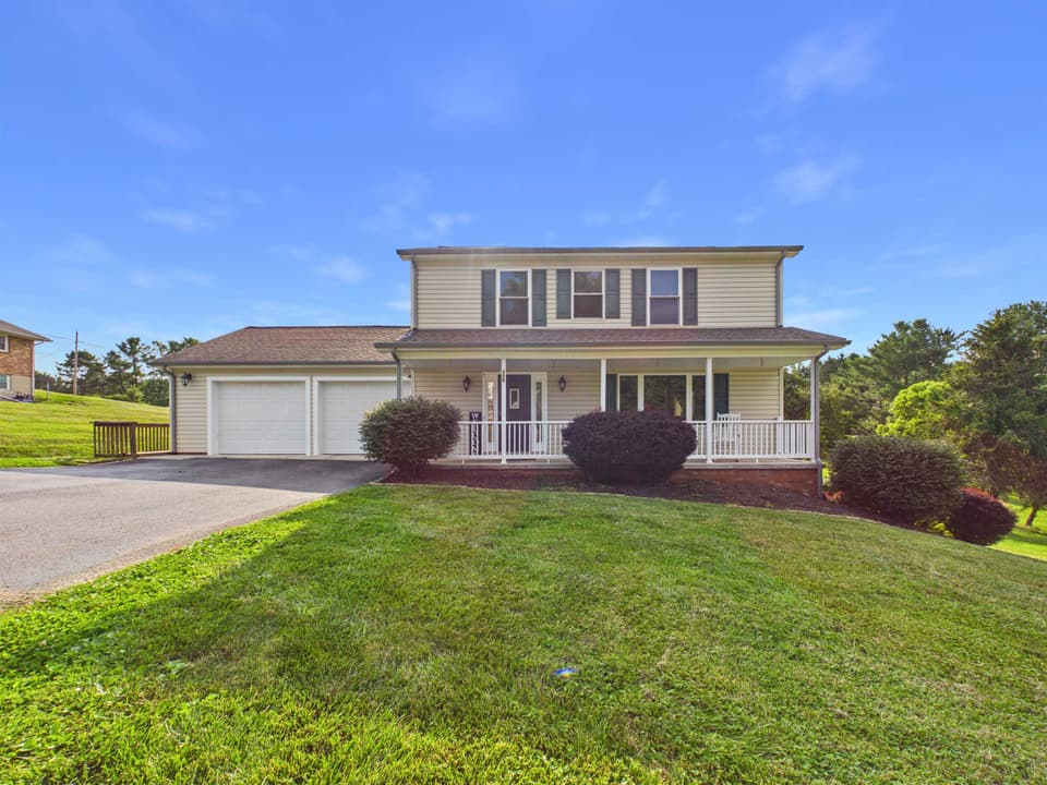 209 Rolling Hills Drive, Christiansburg, VA