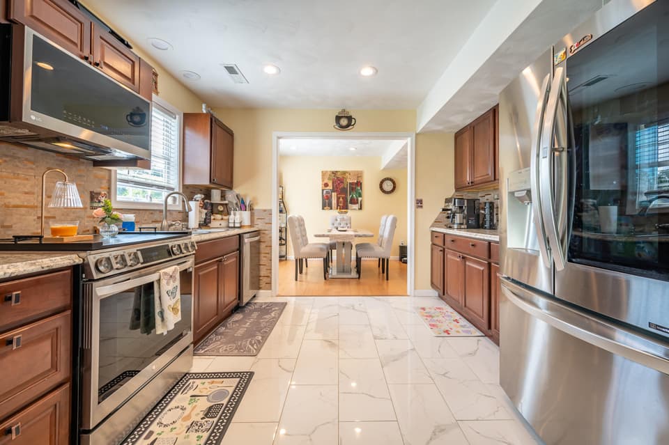 435 Majestic Drive, photo 7 of 26