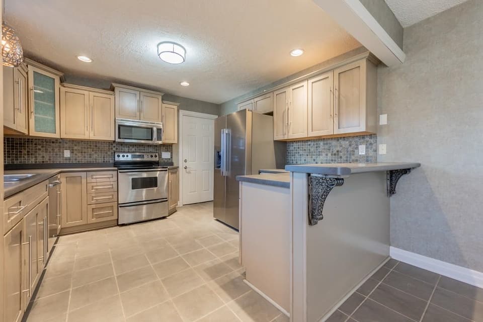 640 Lyle Lane, photo 17 of 40