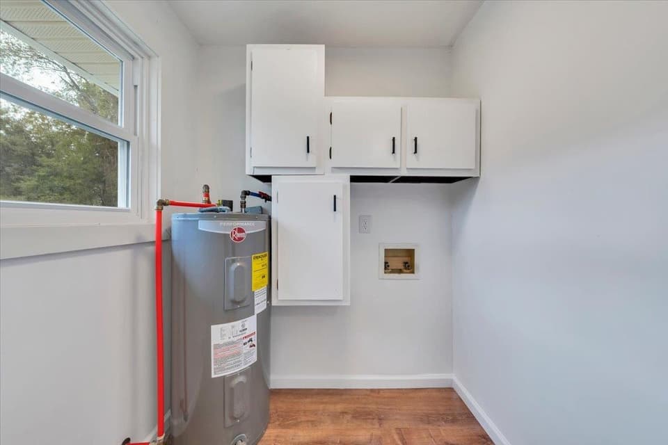 935 NE Depot Street NE, photo 10 of 26