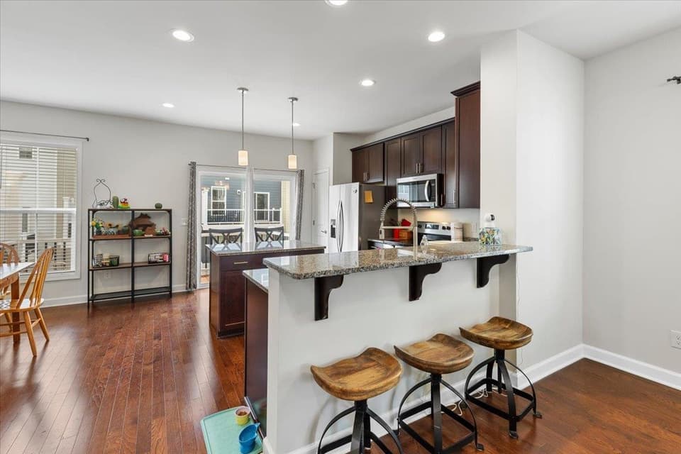 325 John Adams Drive, photo 13 of 40