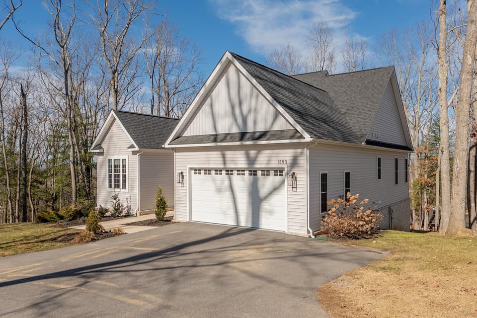 1350 Flint Drive, photo 2 of 40