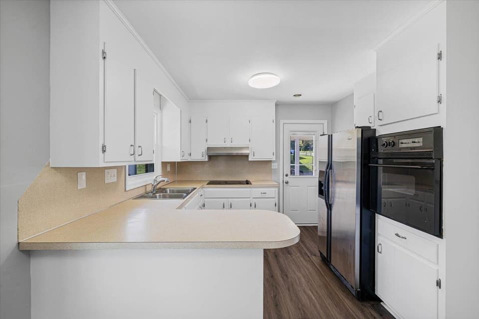 130 Greenway Drive, photo 5 of 30
