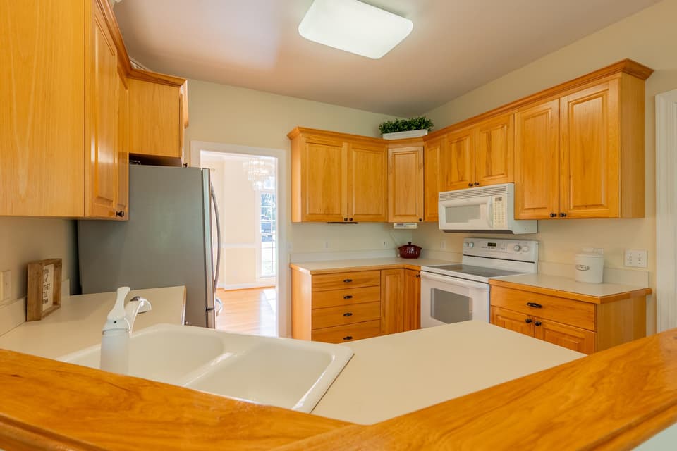2075 Lubna Drive, photo 21 of 40