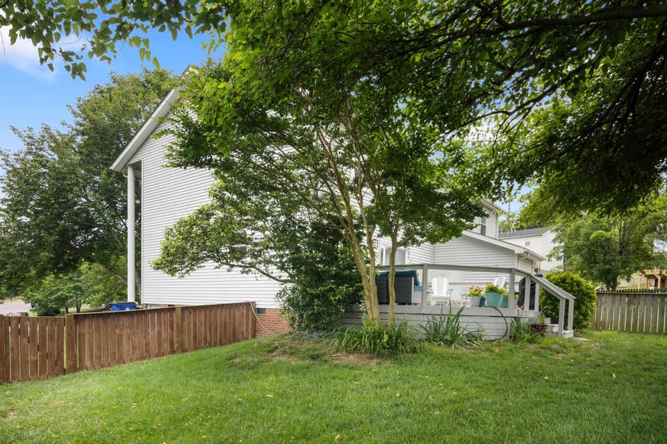 395 Warren Street, photo 13 of 40