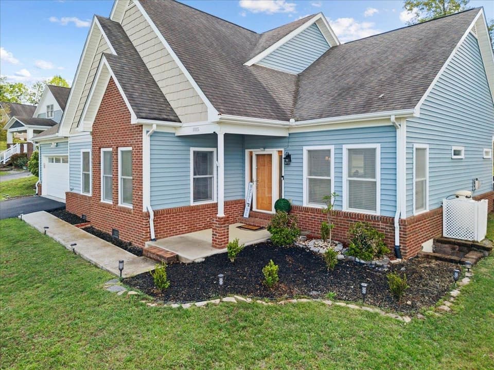 1015 Falor Lane, photo 5 of 40