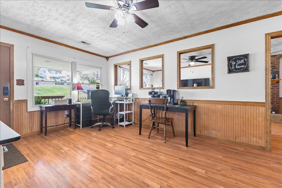 310 Overland Drive, photo 8 of 37