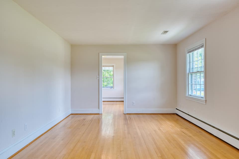 108 Roseland Drive, photo 10 of 40