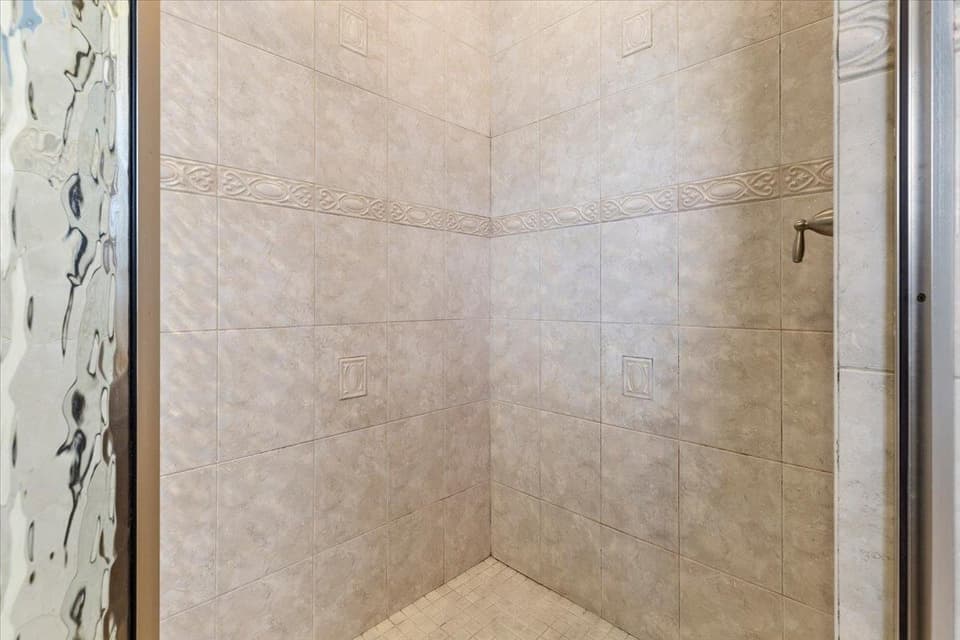 2251 Lake Vista Drive, photo 34 of 40