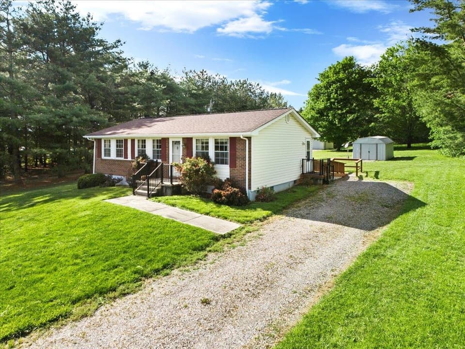 3074 Seven Mile Tree Road, photo 3 of 40