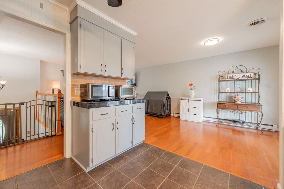 1145 Spruce Street, photo 8 of 34