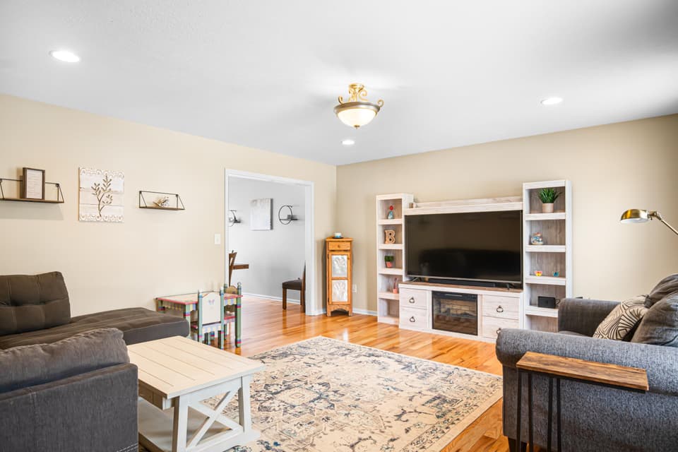 240 Windsor Drive, photo 16 of 40