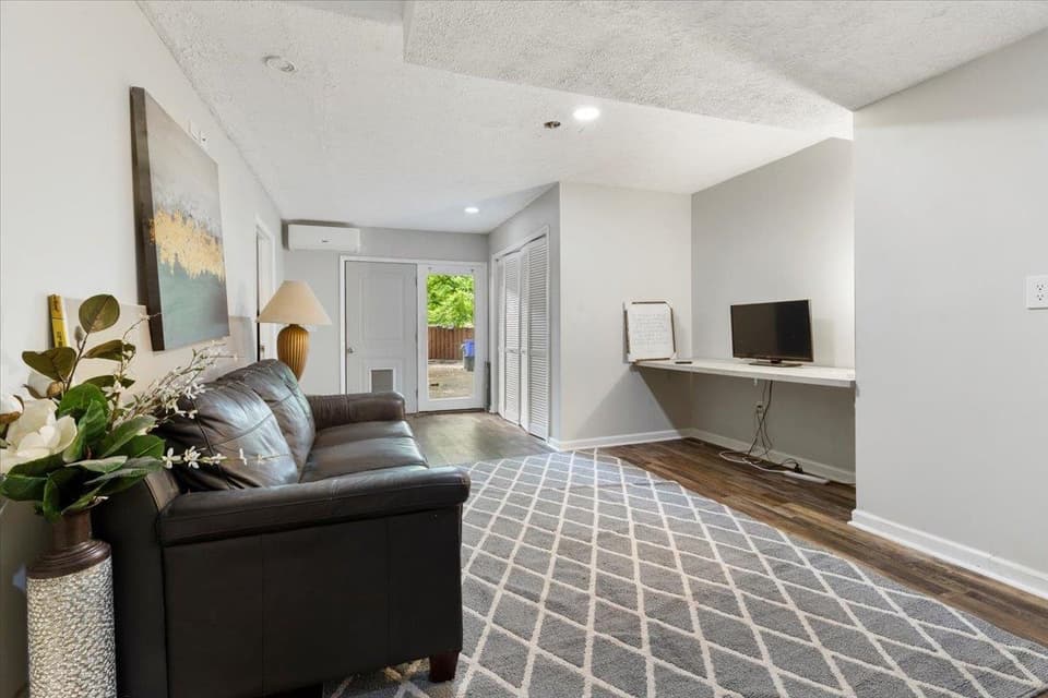 1200 Flint Drive, photo 24 of 40