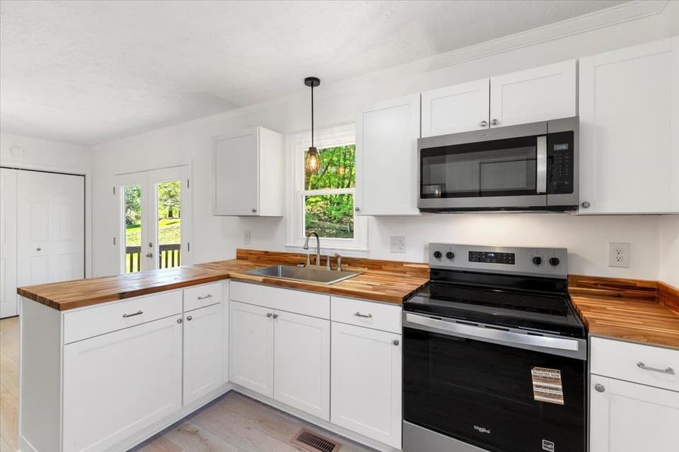 2435 Glade Drive SE, photo 14 of 40