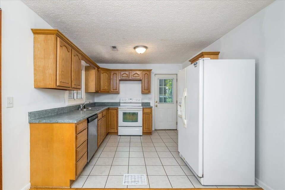 4320 Cumberland Dr SE, photo 11 of 40