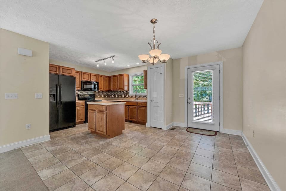 335 Robin Hood Drive, photo 9 of 40