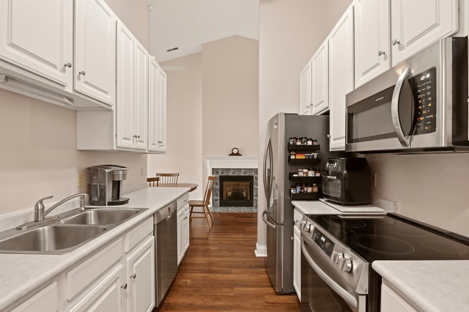 460 Silver Leaf Drive, photo 15 of 27