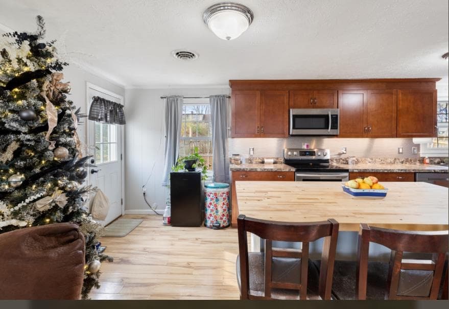 60 Betty Drive, photo 10 of 40