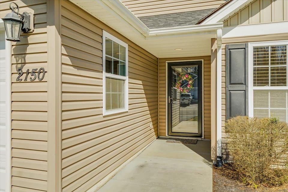 2150 Giles Drive, photo 4 of 37