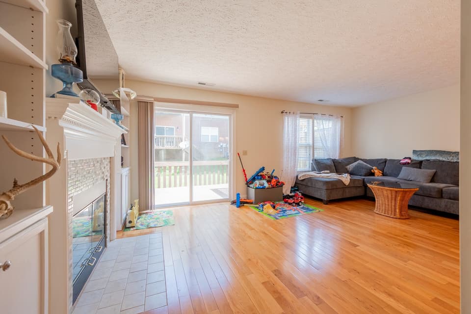 405 Silver Leaf Drive, photo 6 of 36