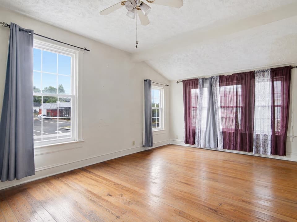 106 Roanoke Street, photo 6 of 24