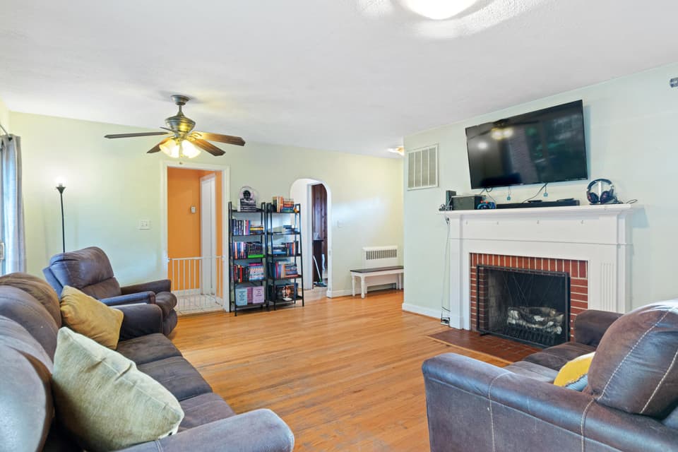 120 Cherry Lane, photo 11 of 33