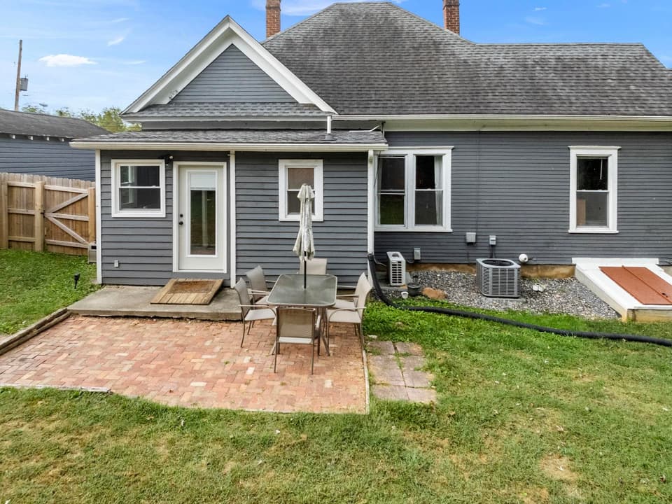 930 Harless Street, photo 12 of 40