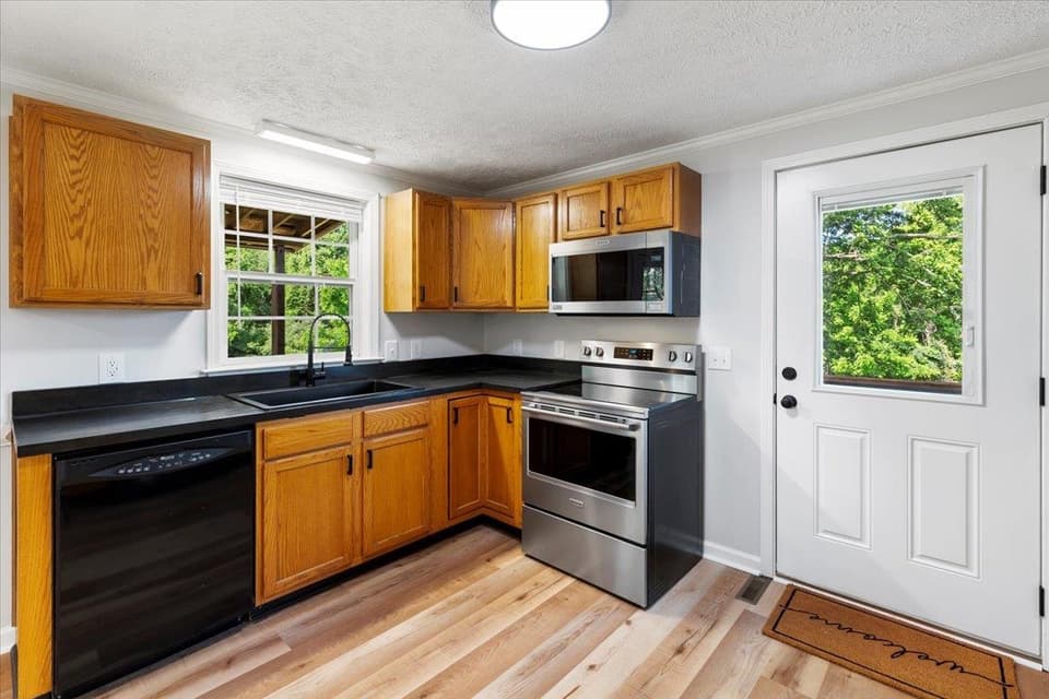 1931 Dominion Drive, photo 12 of 40