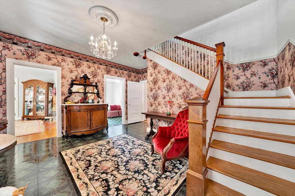 115 Lester Street, photo 7 of 40