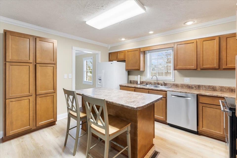 106 Miller Street SE, photo 16 of 40