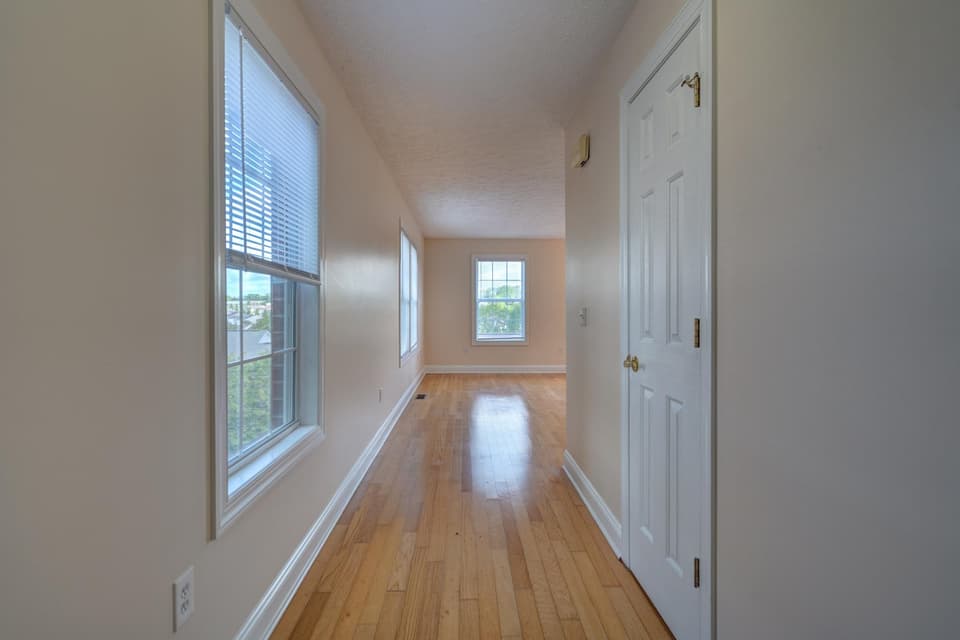 295 Tall Oak Boulevard, photo 4 of 34